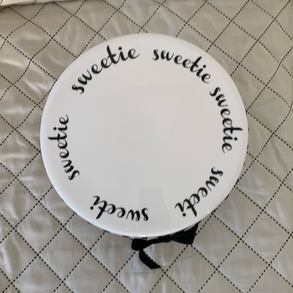 Grace’s yea ware ceramic cake plate.